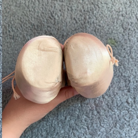 Pointe shoes - Picture 5 of 7